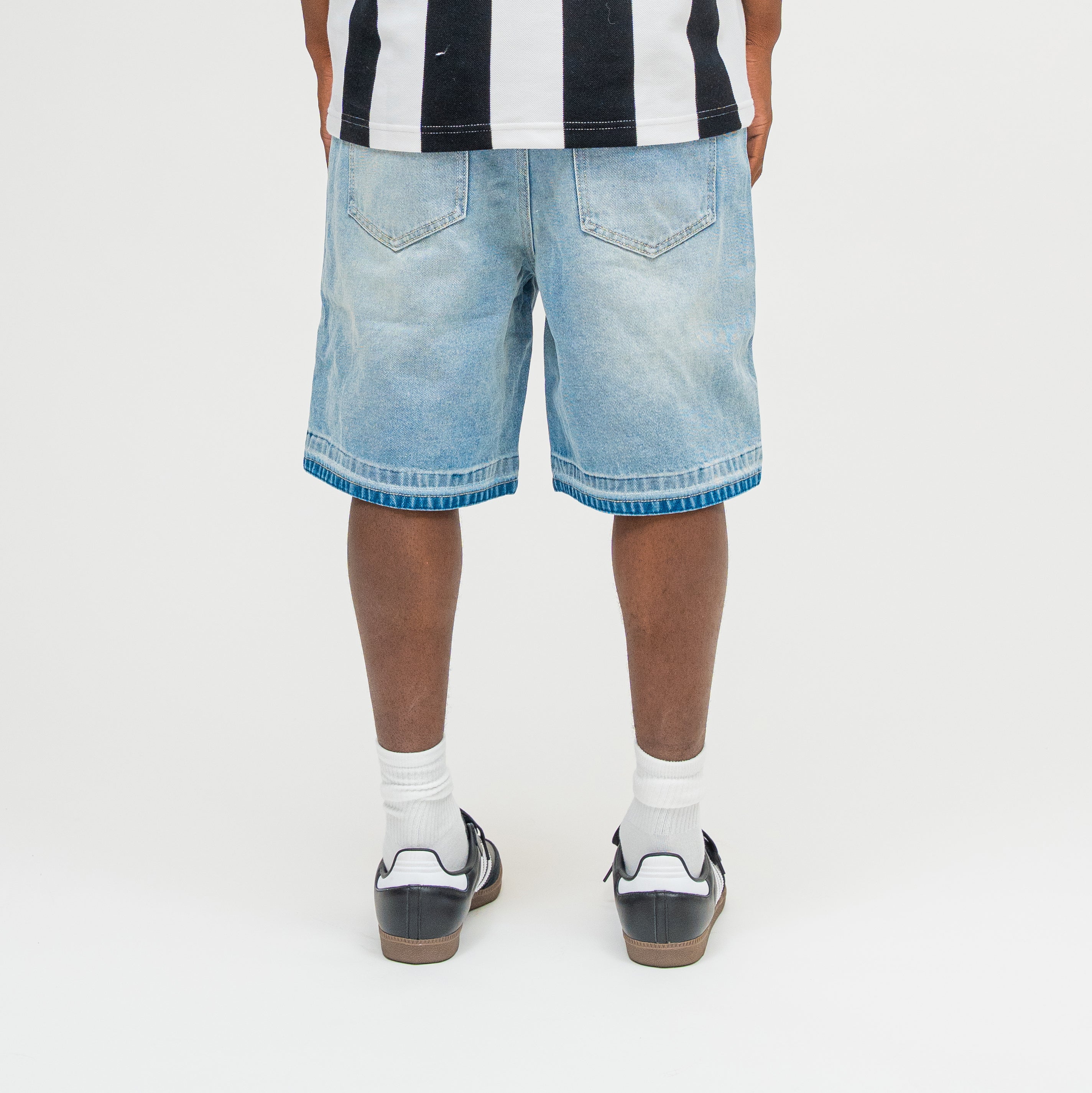 CAMPUS GOODS LA Applique Denim Short in Blue, detail view, contrast hem